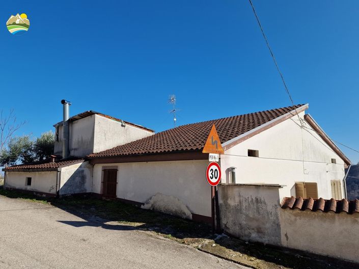 Image No.5-2 Bed Country House for sale