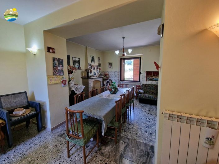 Image No.23-2 Bed Country House for sale