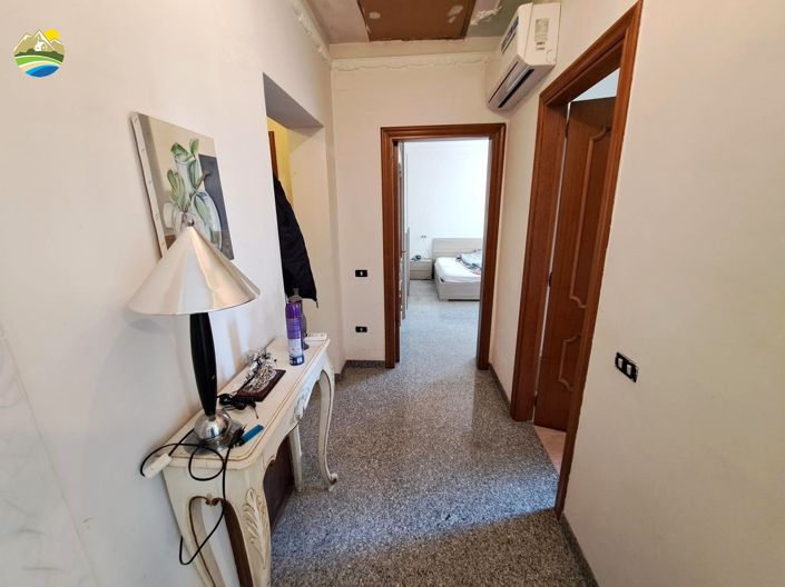 Image No.25-2 Bed Country House for sale