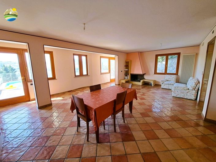 Image No.31-8 Bed Villa for sale