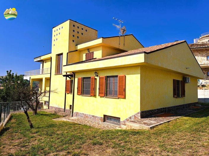 Image No.4-8 Bed Villa for sale