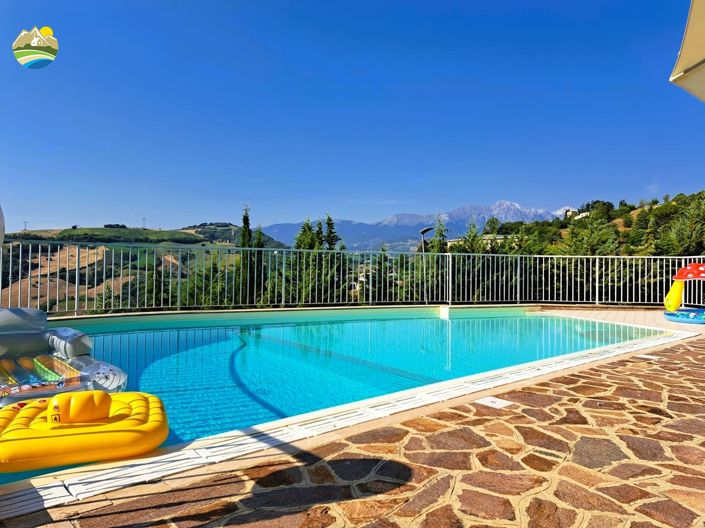 Image No.6-8 Bed Villa for sale