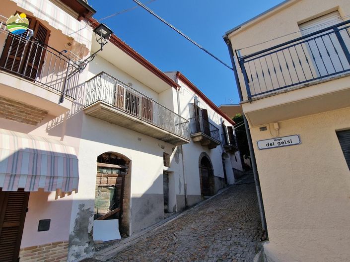 Image No.12-3 Bed Townhouse for sale