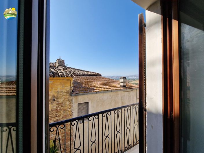 Image No.27-3 Bed Townhouse for sale