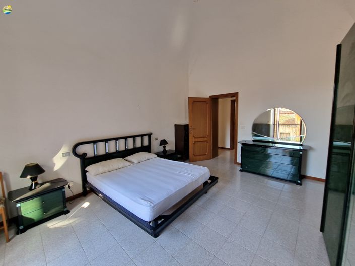 Image No.30-3 Bed Townhouse for sale