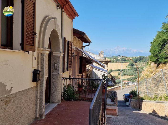 Image No.8-3 Bed Townhouse for sale