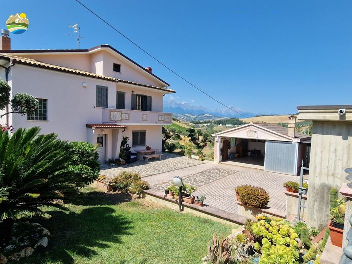 Image No.15-Maison de campagne de 3 chambres à vendre à Castilenti