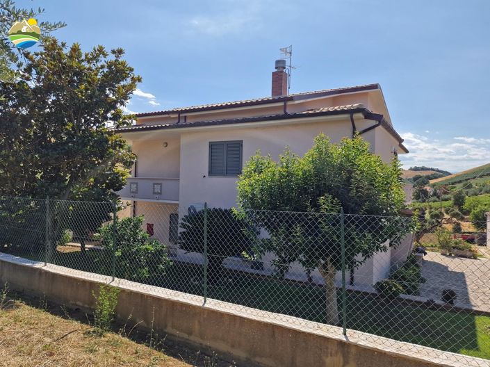 Image No.19-Maison de campagne de 3 chambres à vendre à Castilenti