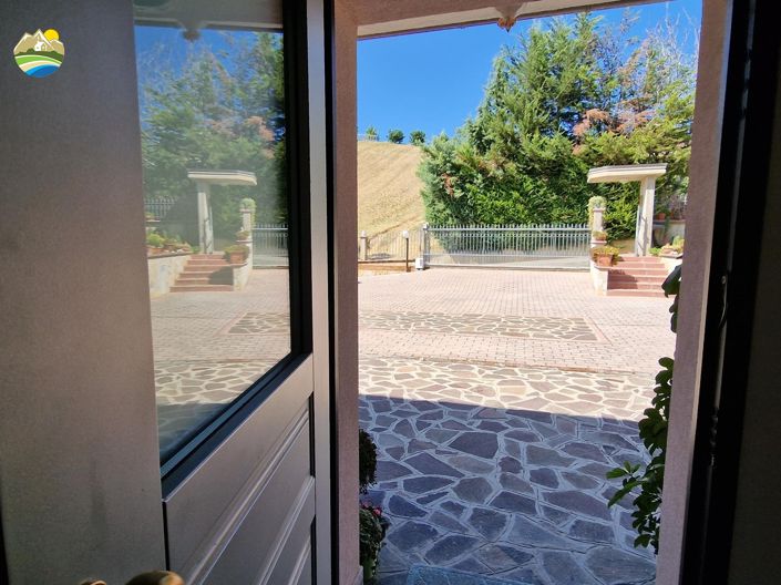 Image No.23-Maison de campagne de 3 chambres à vendre à Castilenti