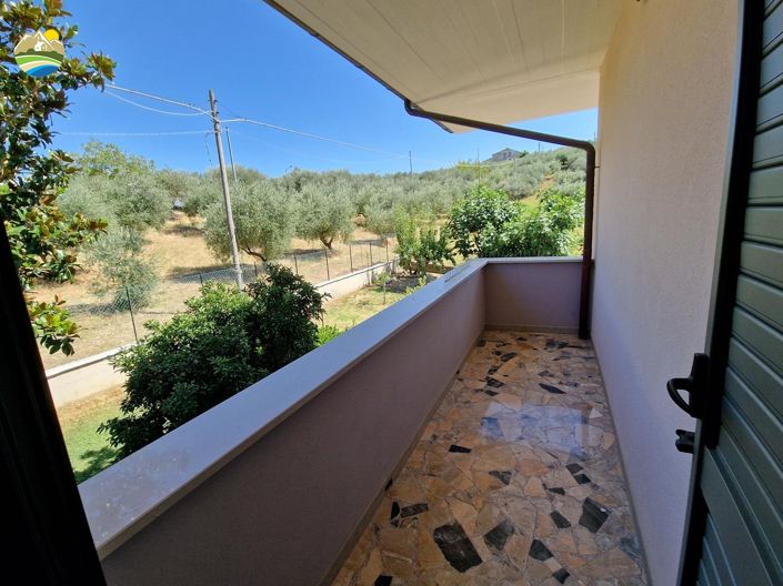 Image No.26-Maison de campagne de 3 chambres à vendre à Castilenti