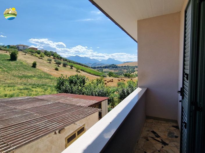 Image No.28-Maison de campagne de 3 chambres à vendre à Castilenti