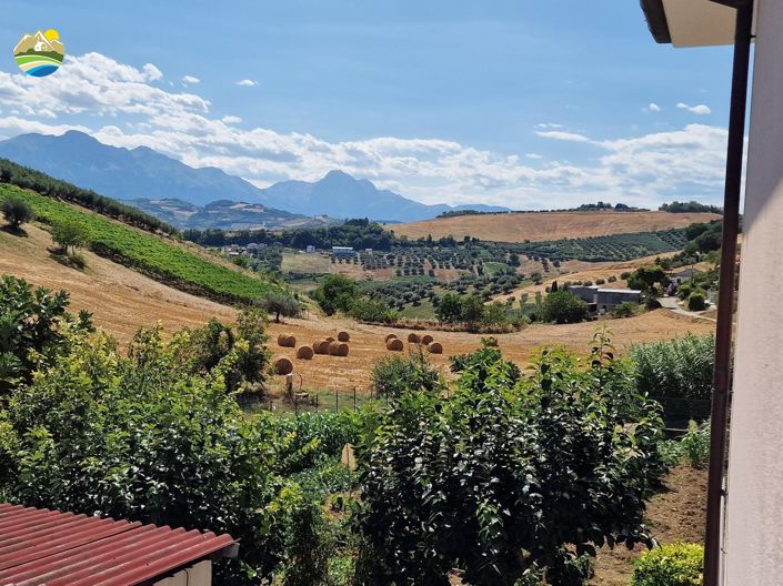 Image No.30-Maison de campagne de 3 chambres à vendre à Castilenti