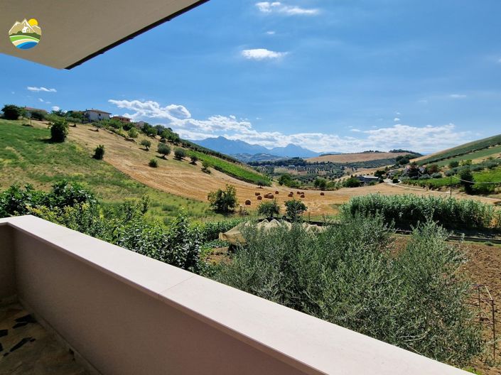 Image No.32-Maison de campagne de 3 chambres à vendre à Castilenti