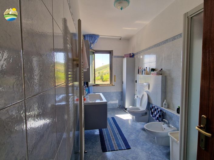 Image No.33-Maison de campagne de 3 chambres à vendre à Castilenti