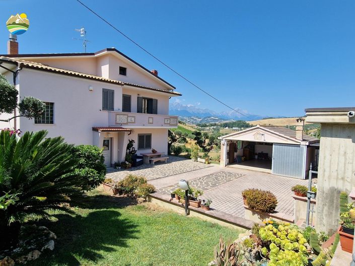 Image No.37-Maison de campagne de 3 chambres à vendre à Castilenti