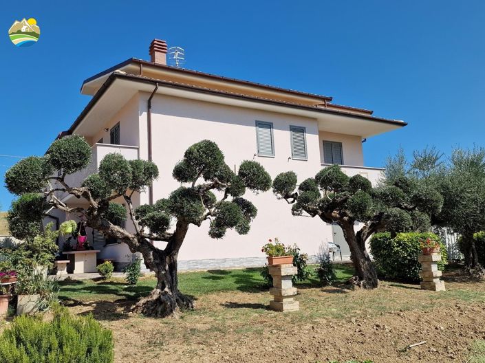 Image No.6-Maison de campagne de 3 chambres à vendre à Castilenti