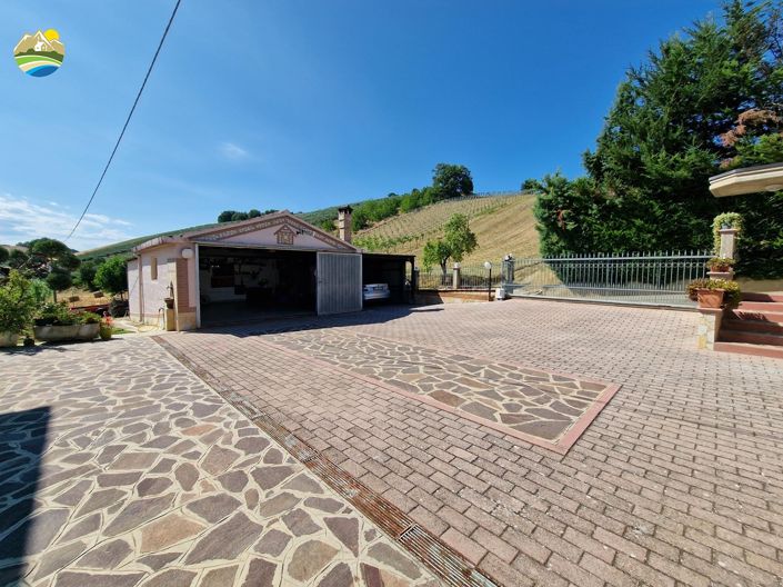 Image No.9-Maison de campagne de 3 chambres à vendre à Castilenti