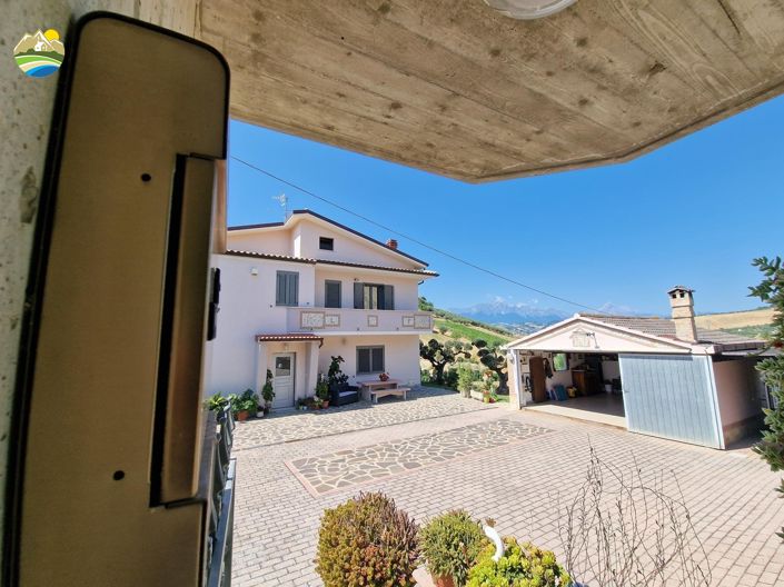 Image No.10-Maison de campagne de 3 chambres à vendre à Castilenti