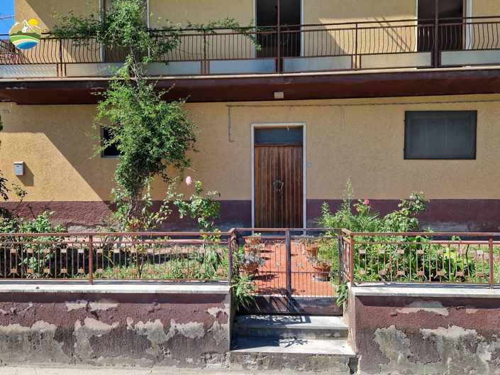 Image No.16-3 Bed Country House for sale