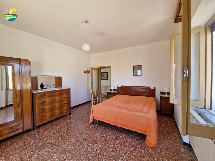 Image No.18-3 Bed Country House for sale