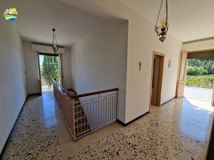 Image No.21-3 Bed Country House for sale