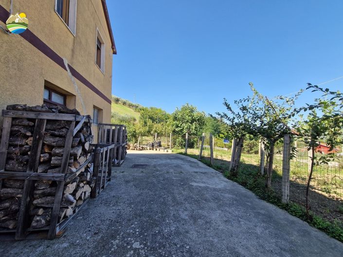 Image No.36-3 Bed Country House for sale