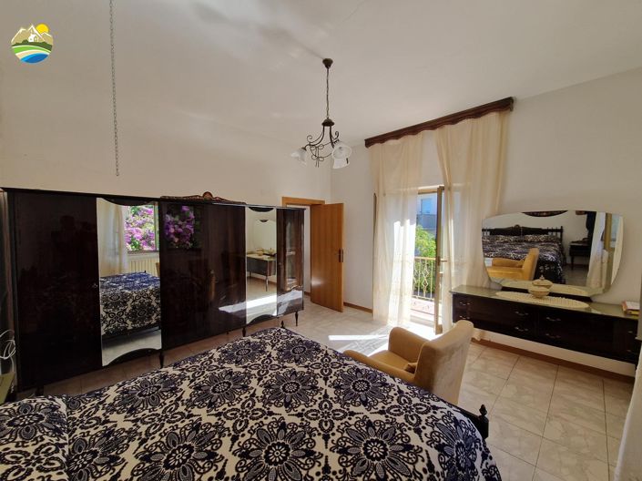 Image No.14-3 Bed Country House for sale