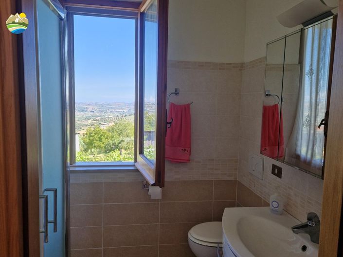 Image No.19-3 Bed Country House for sale