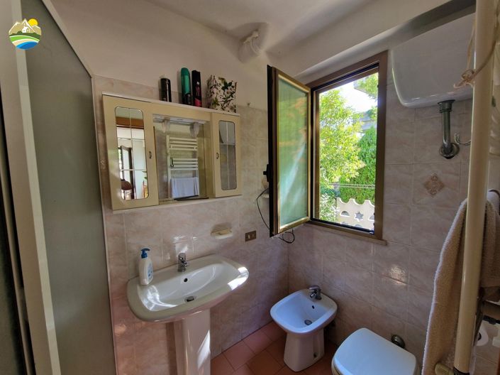 Image No.24-3 Bed Country House for sale