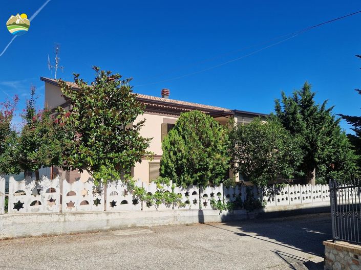 Image No.40-3 Bed Country House for sale