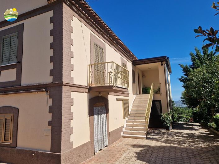 Image No.6-3 Bed Country House for sale