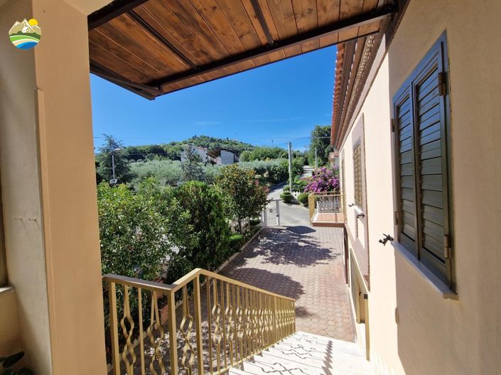 Image No.9-3 Bed Country House for sale