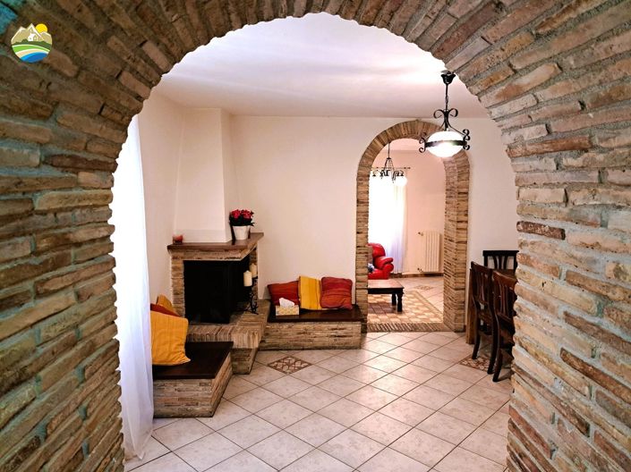 Image No.1-Maison de ville de 3 chambres à vendre à Penne