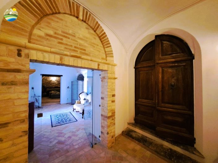 Image No.20-4 Bed Townhouse for sale