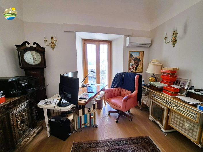 Image No.26-4 Bed Townhouse for sale