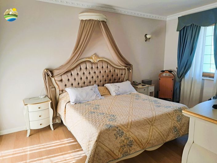 Image No.35-4 Bed Townhouse for sale