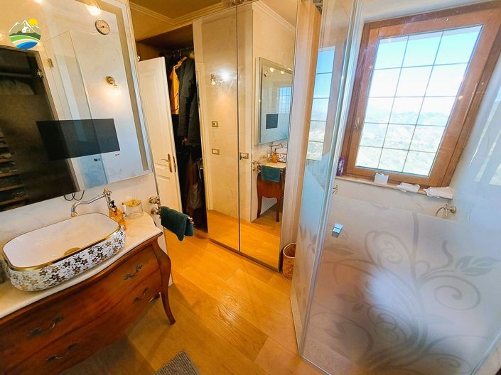 Image No.37-4 Bed Townhouse for sale