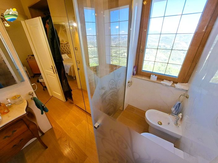 Image No.40-4 Bed Townhouse for sale