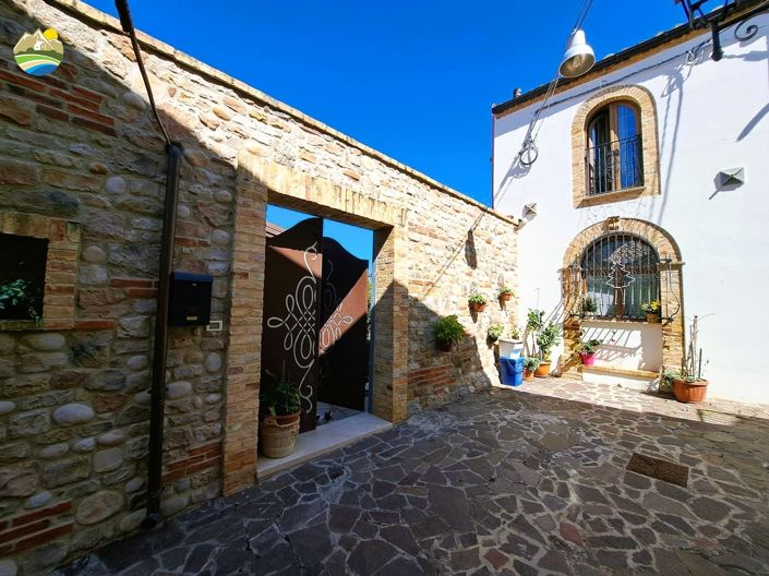 Image No.53-4 Bed Townhouse for sale