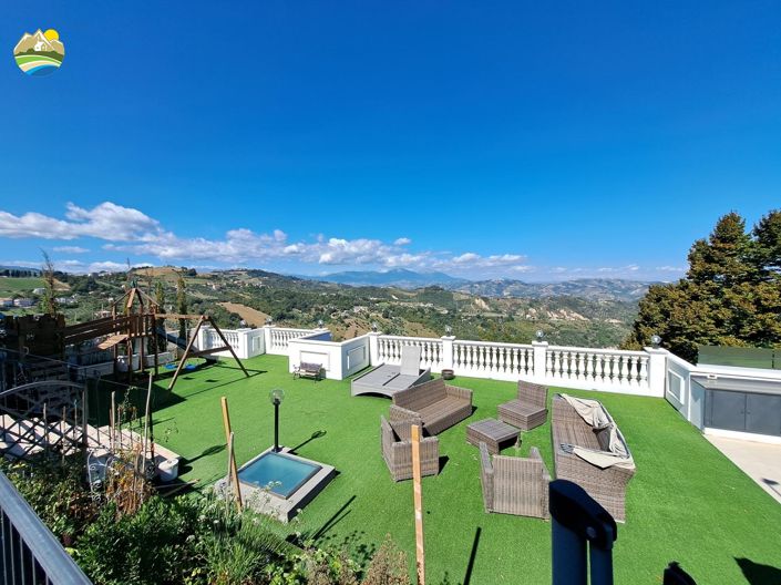 Image No.56-4 Bed Townhouse for sale