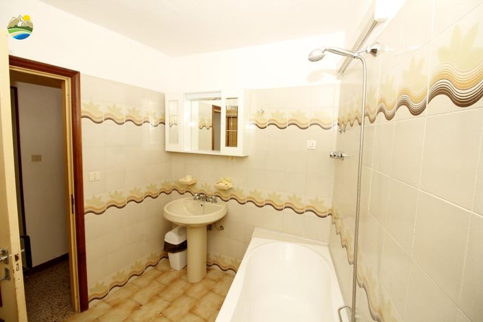 Image No.11-2 Bed Country House for sale