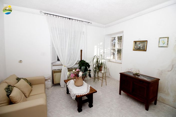 Image No.11-4 Bed Country House for sale