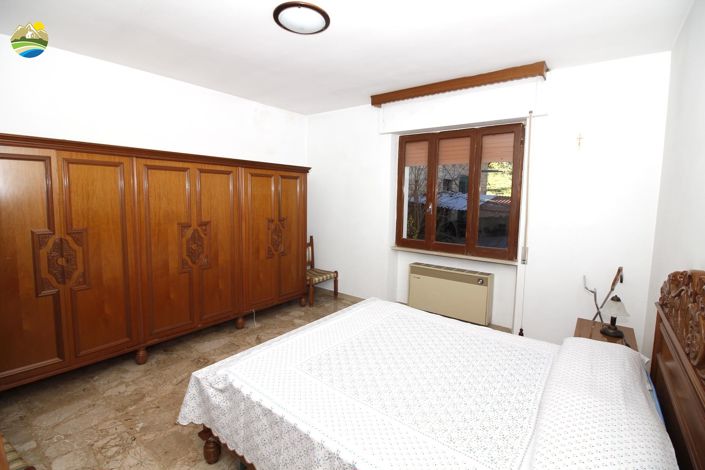 Image No.17-4 Bed Country House for sale