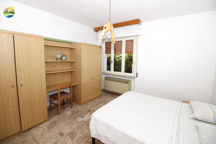 Image No.19-4 Bed Country House for sale