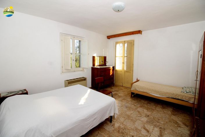 Image No.20-4 Bed Country House for sale