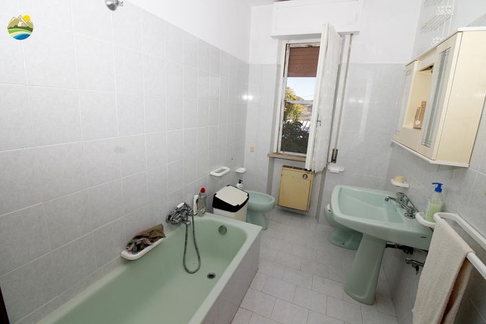 Image No.22-4 Bed Country House for sale