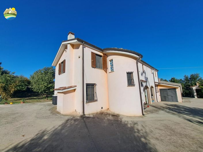 Image No.13-Maison de campagne de 4 chambres à vendre à Atri