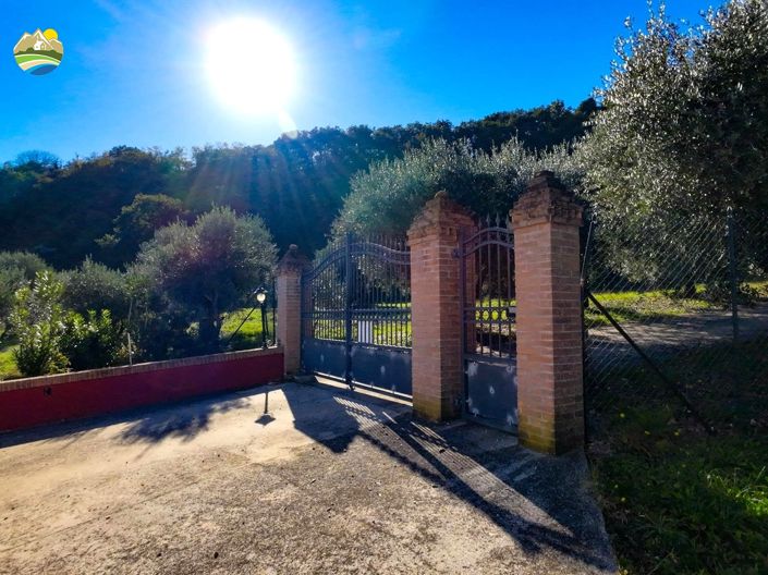 Image No.40-Maison de campagne de 4 chambres à vendre à Atri