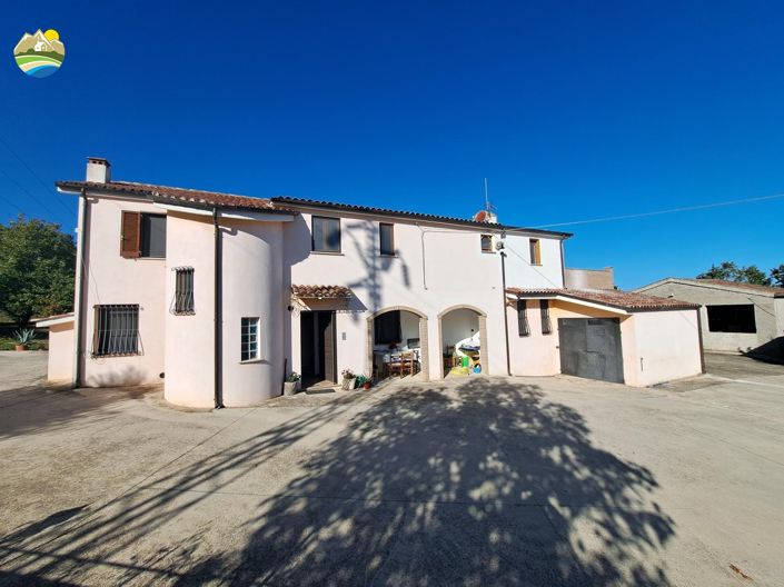 Image No.5-Maison de campagne de 4 chambres à vendre à Atri