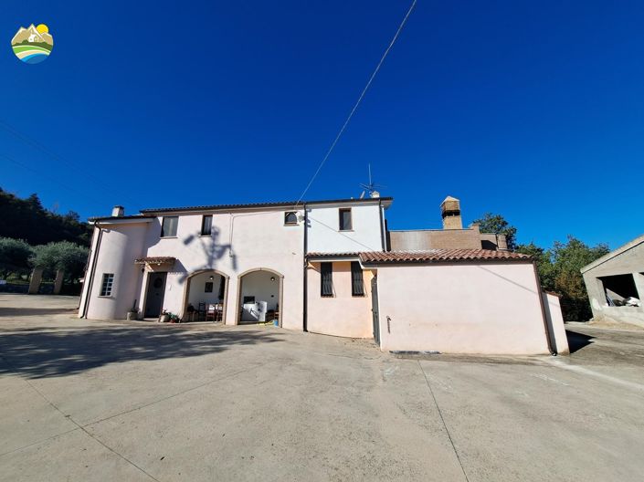 Image No.9-Maison de campagne de 4 chambres à vendre à Atri